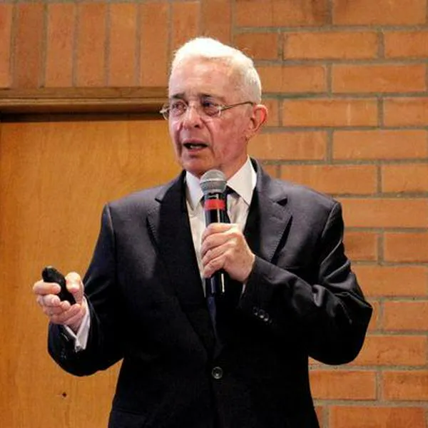 Álvaro Uribe mandó mensaje de pánico por reforma laboral del Gobierno de Petro
