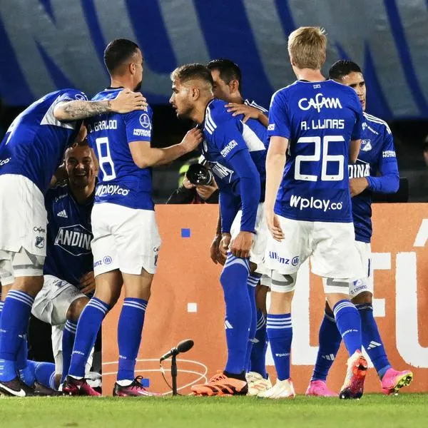 Larry Vásquez le dice adiós a Millonarios y llega al Bucaramanga. 