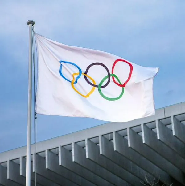 Foto de bandera olímpica, en nota de quién es Yenny Álvarez, exconcursante del Desafío que va por Colombia a Juegos Olímpicos