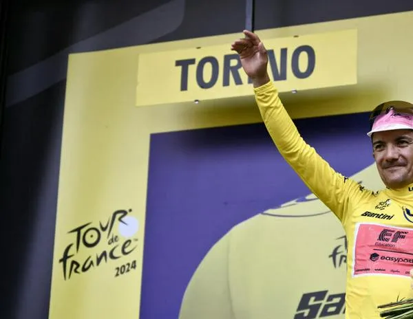Carapaz es nuevo líder del Tour: 'Siempre ha sido un sueño vestir este maillot en la mejor carrera del mundo'