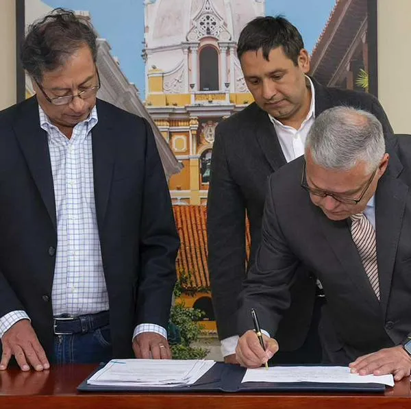 Gustavo Petro vuelve a hacer cambios, sale Minjusticia. 