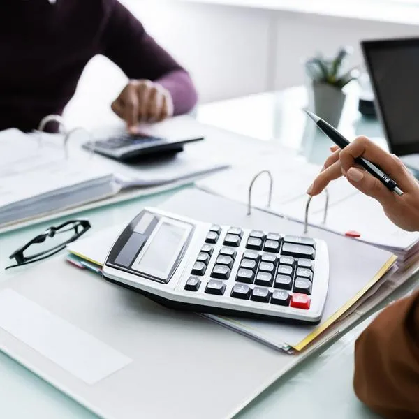 Impuestos que deben pagar empresarios y trabajadores de Colombia en julio