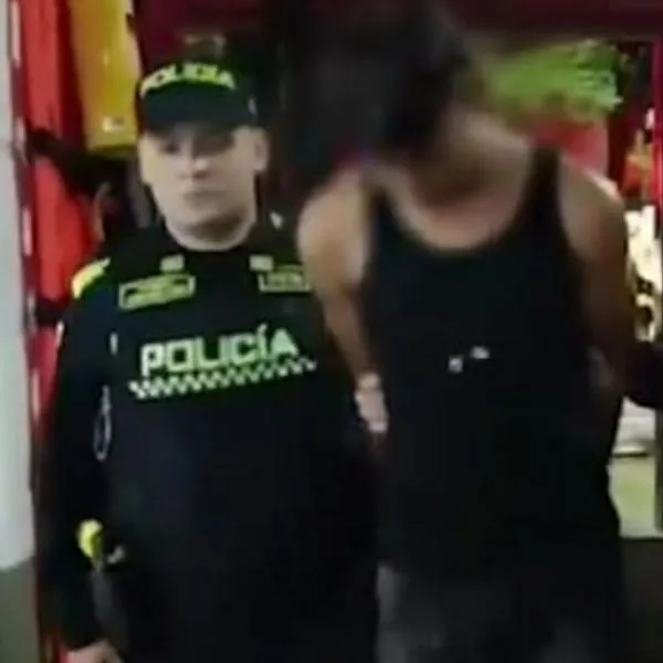 Hijo de Iván René Valenciano fue enviado a casa por cárcel; Fiscalía en desacuerdo
