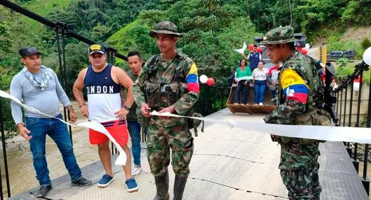¿Otra vez? Disidencias inauguraron puente ilegal en el Cauca y cobran “peaje” para cruzar