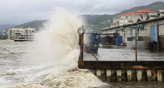 Huracán Beryl  alcanzó categoría 5, deja dos víctimas y avanza por el Caribe