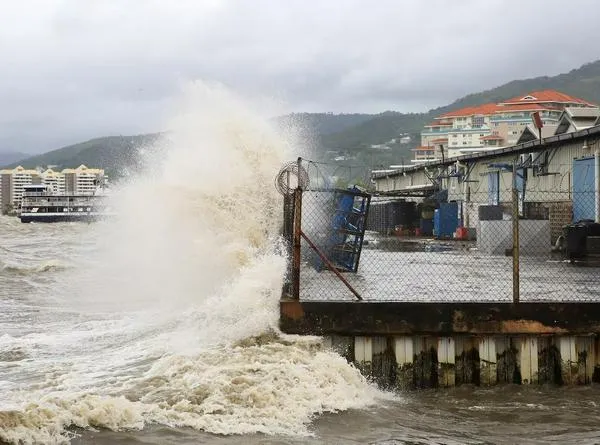 Huracán Beryl  alcanzó categoría 5, deja dos víctimas y avanza por el Caribe