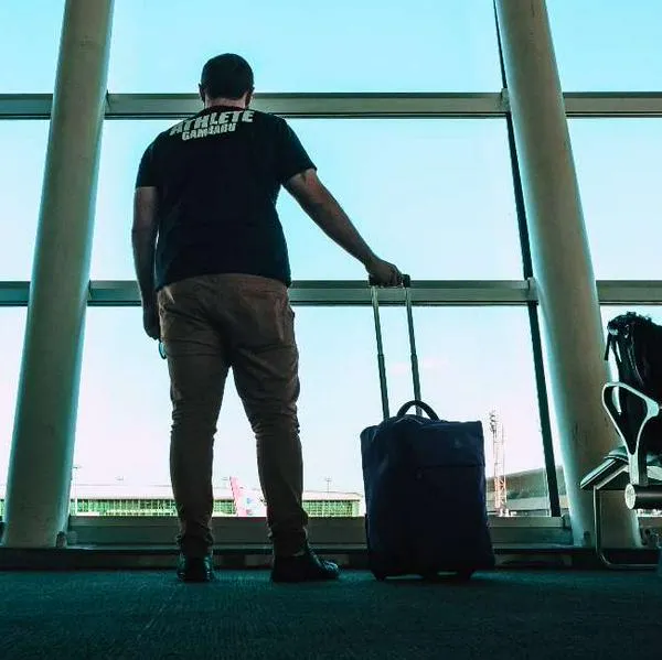 Foto de viajero, en nota de qué países de Latinoamérica pueden ir a Canadá sin visa 