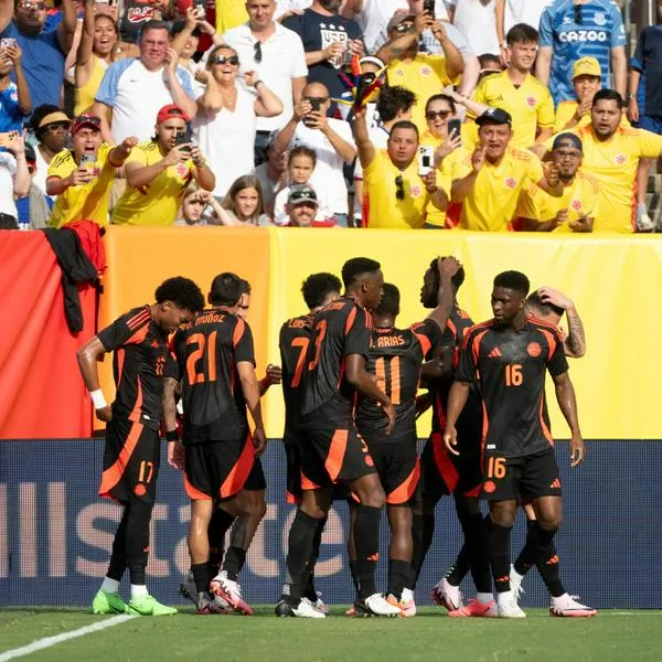 Colombia y su uniforme negro. 