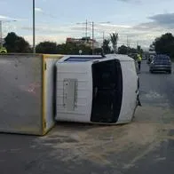 Gigantesco trancón en la Autopista Norte: camión se volcó y provoca caos en varios puntos