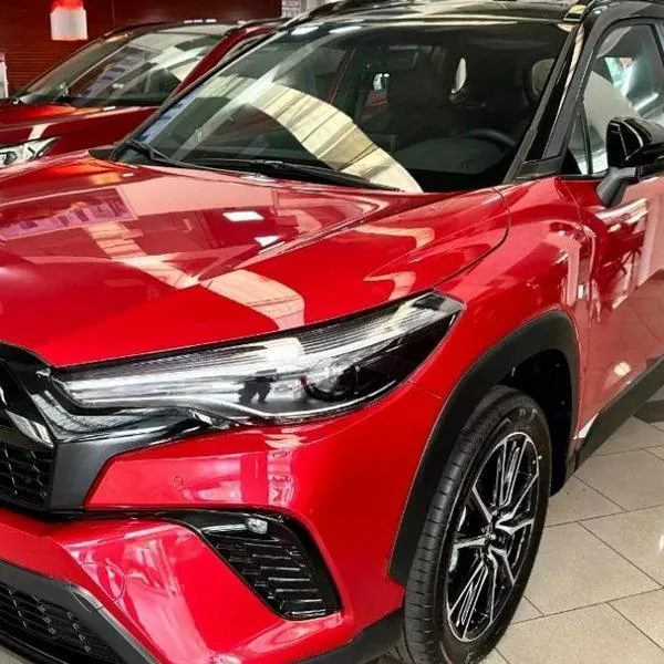 Los carros híbridos más vendidos de Colombia en 2024 son la Toyota Corolla Cross y la Mazda CX.30, seguidos por la Ford Escape.