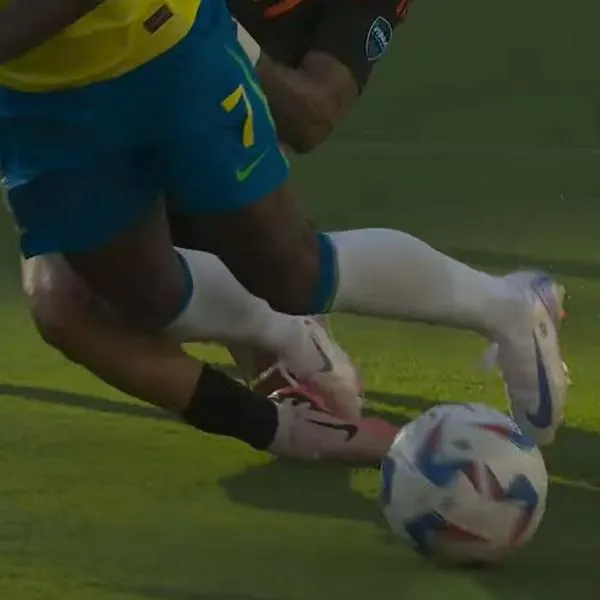 Audio del VAR Colombia vs. Brasil ratifica que si hubo penal de Muñoz a Vinicius