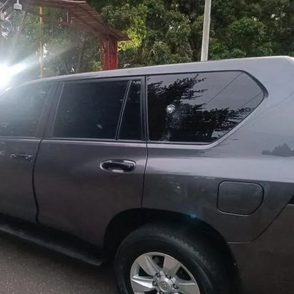 ¿Objeto contundente o disparo? Analizan impacto a la camioneta de la UNP en Bogotá que era de la Presidencia, asignada al hermano de Gustavo Petro