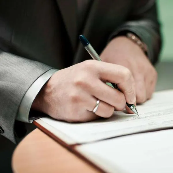 Foto de firma legal, en nota de cómo corregir registro civil de nacimiento por error de ortografía 