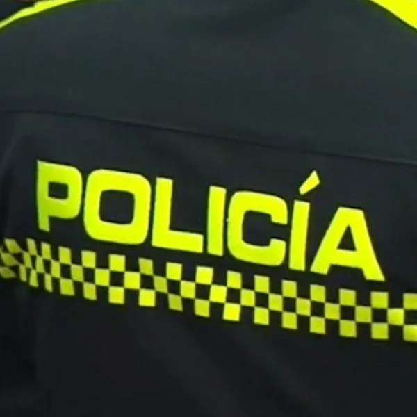Robo de carro en Bogotá resultó con un policía herido: 3 ladrones le dispararon 