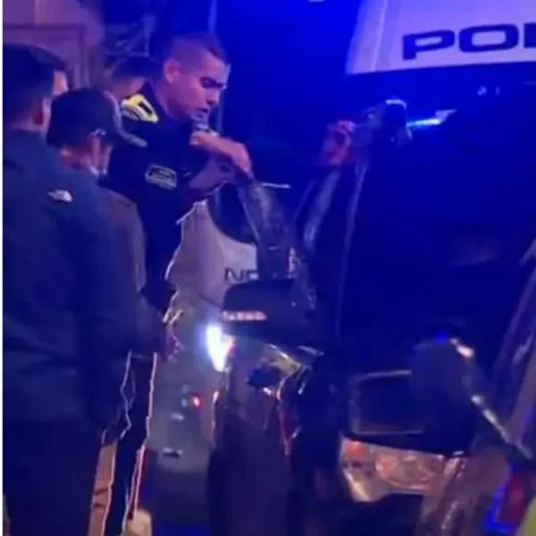 Captura de los ladrones que se le llevaron una camioneta con un perro adentro a una mujer en Bogotá