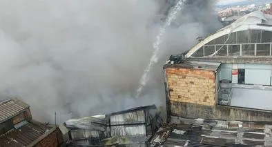 Incendio en una bodega de San Victorino, centro de Bogotá