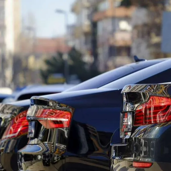 Qué es más caro entre un carro Mercedes y BMW, varios futbolistas duros lo eligen