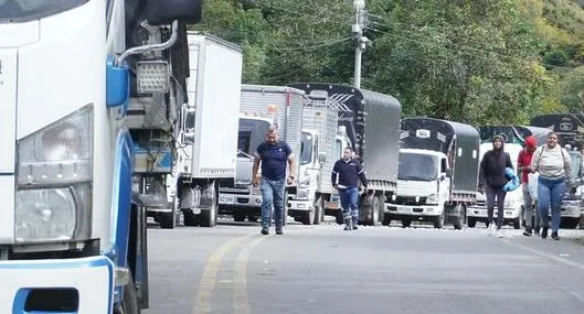 Camioneros levantan bloqueos en Nariño tras diálogos con el Gobierno