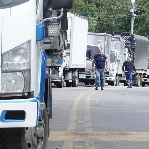 Camioneros levantan bloqueos en Nariño tras diálogos con el Gobierno