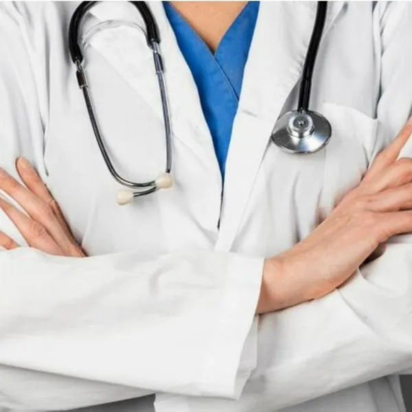 ¿Cuánto gana un médico general de EPS en 2024? Salario sorprende