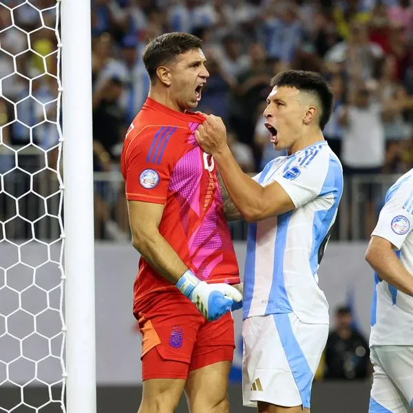 Ecuador se quedó sin entrenador por culpa del 'Dibu'.