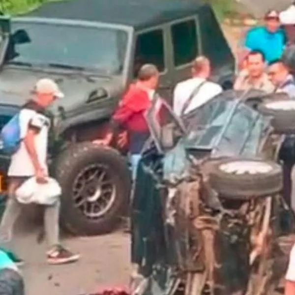 Impresionante accidente dejó 2 muertos y 4 heridos; choque fue entre 3 vehículos