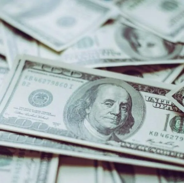 Dólar hoy: precio amaneció más bajo que el jueves y así está este viernes