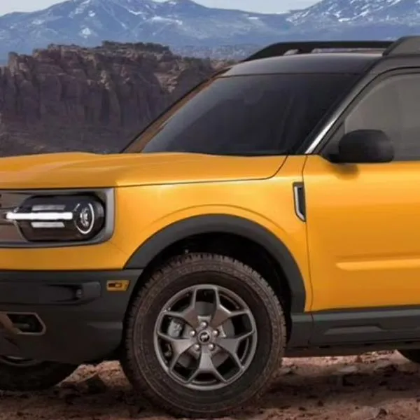 La marca Ford vende más carros híbridos y eléctricos que a gasolina en 2024, según análisis de Carscoop. 