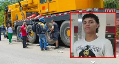 Motociclista murió aplastado por las llantas de una grúa: su amigo alcanzó a saltar 