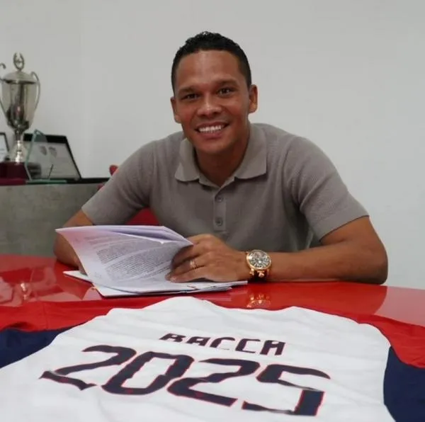 ¡Carlos Bacca renovó con Junior!: "No todo en la vida es plata; hay cosas más importantes"