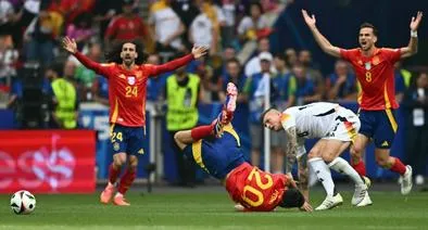 Toni Kroos le metió dura patada a Pedri en España vs. Alemania y lo lesionó: video