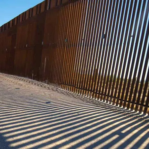 Foto de espacio fronterizo, en nota de cuántos metros mide el muro de frontera de Estados Unidos