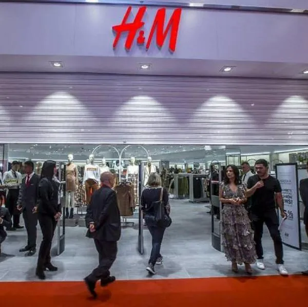 La empresa de ropa H&M tomó desesperada medida para competrile a Zara y Shein: anunció megadescuentos para lo que resta de 2024.