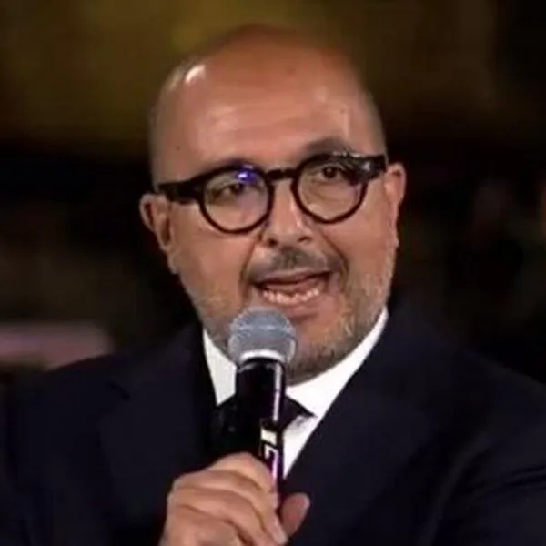 Ministro de cultura italiano acusado de censura tras cambiar silbidos por aplausos