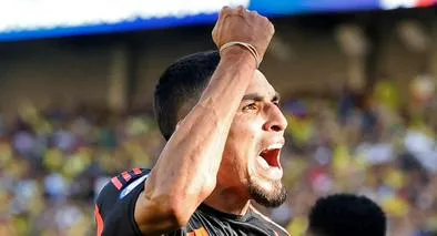 Cómo fueron los inicios de Daniel Muñoz en el fútbol, entrevista con hermana