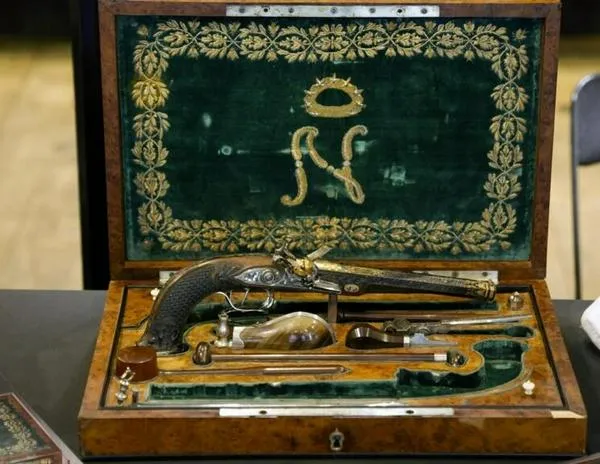 Francia busca conservar dos pistolas de Napoleón Bonaparte