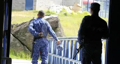 Dragoneante del Inpec abusó sexualmente de una mujer condenada en una cárcel y fue destituido por 20 años 