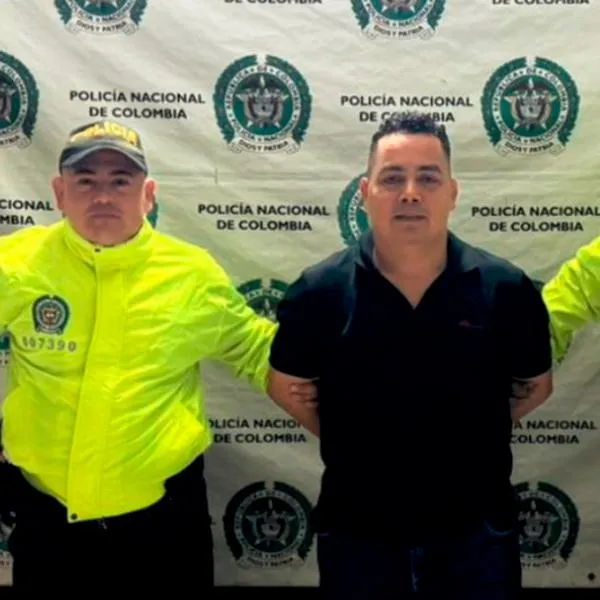 ¡Conchudo! Profesor le cobraba a sus compañeros millonarias sumas para conseguirles traslados a Medellín