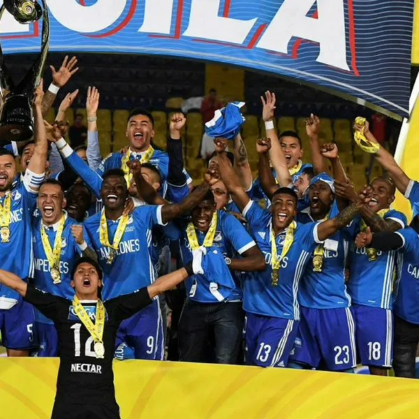 Jugadores de Millonarios celebrando, en nota sobre que Santa Fe contrató a futbolista que fue campeón con el 'Embajador'
