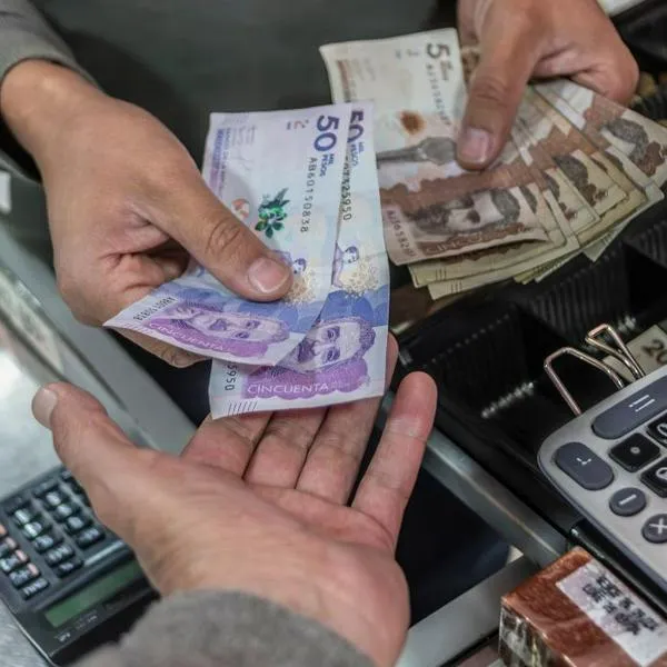Pagos en tiendas y más comercios se sigue haciendo en efectivo: dicen por qué