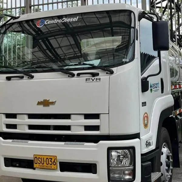 Investigan robo de carrotanque que suministraba agua potable en Capitanejo Santander.