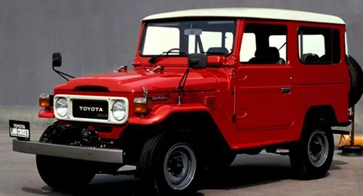Toyota Land Cruiser fue la primera camioneta de la marca japonesa que llegó a Colombia y costaba solo 20.000 pesos.