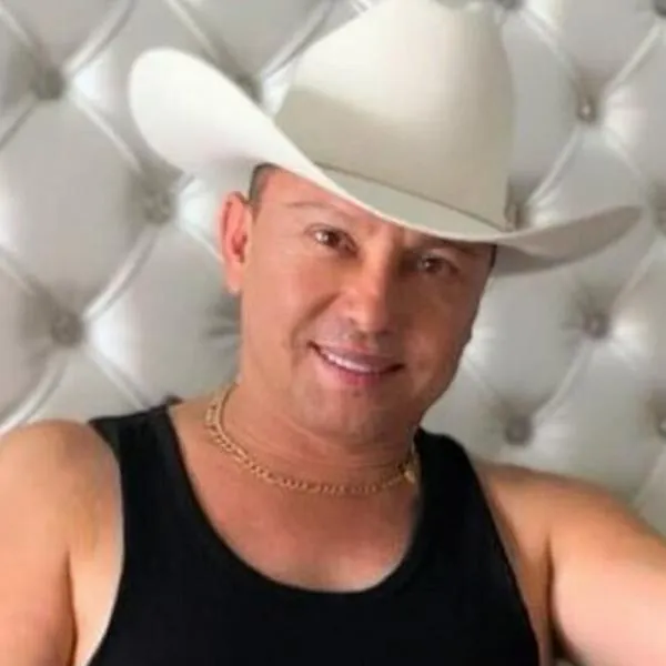 Giovanny Ayala llevó serenata a su novia y le dieron palo en redes sociales