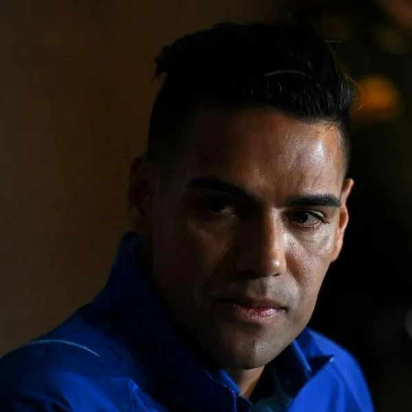 Foto de  Falcao García, en nota de qué pasó con el jugador y susto con su maleta, en video con curiosa reacción