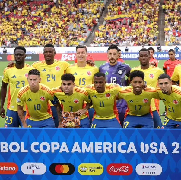 Titular de Colombia para medirse con Uruguay con James Rodríguez.