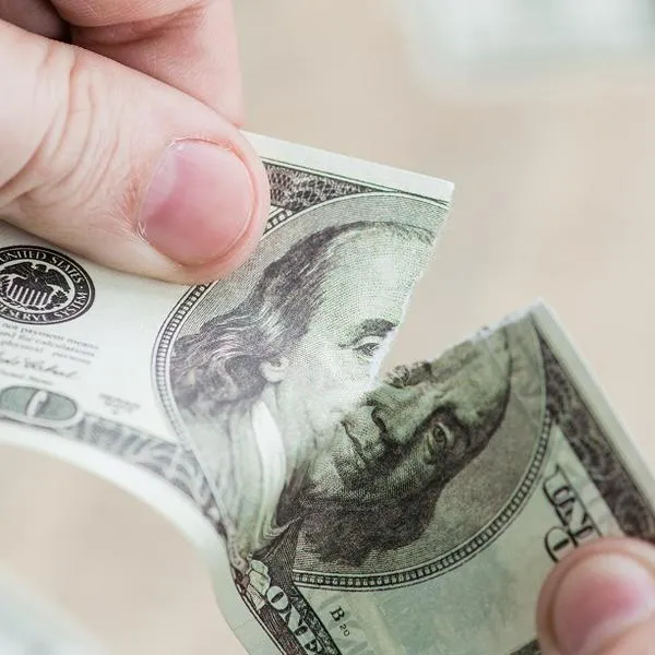 El dólar en Colombia volvió a ser noticia y todo por ajustar una nueva jornada con tendencia a la baja: precio por fin cayó de los 4.000 pesos.