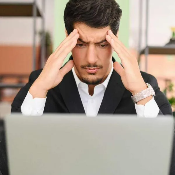 Foto de empresario, en nota de cuánto puede subir un salario por hablar inglés, según estudio laboral del mundo