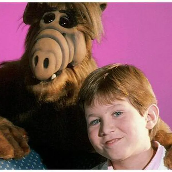 Benji Gregory en su papel de Brian Tanner de la serie de los 80 Alf. Murió a los 46 años