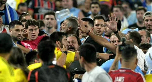 Jugadores uruguayos, golpean a hinchas colombianos por eliminación de Copa América