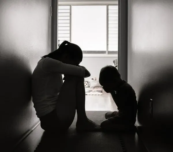 Señalan a hombre de abusar de su hija y de su nieta: la Procuraduría investiga el caso